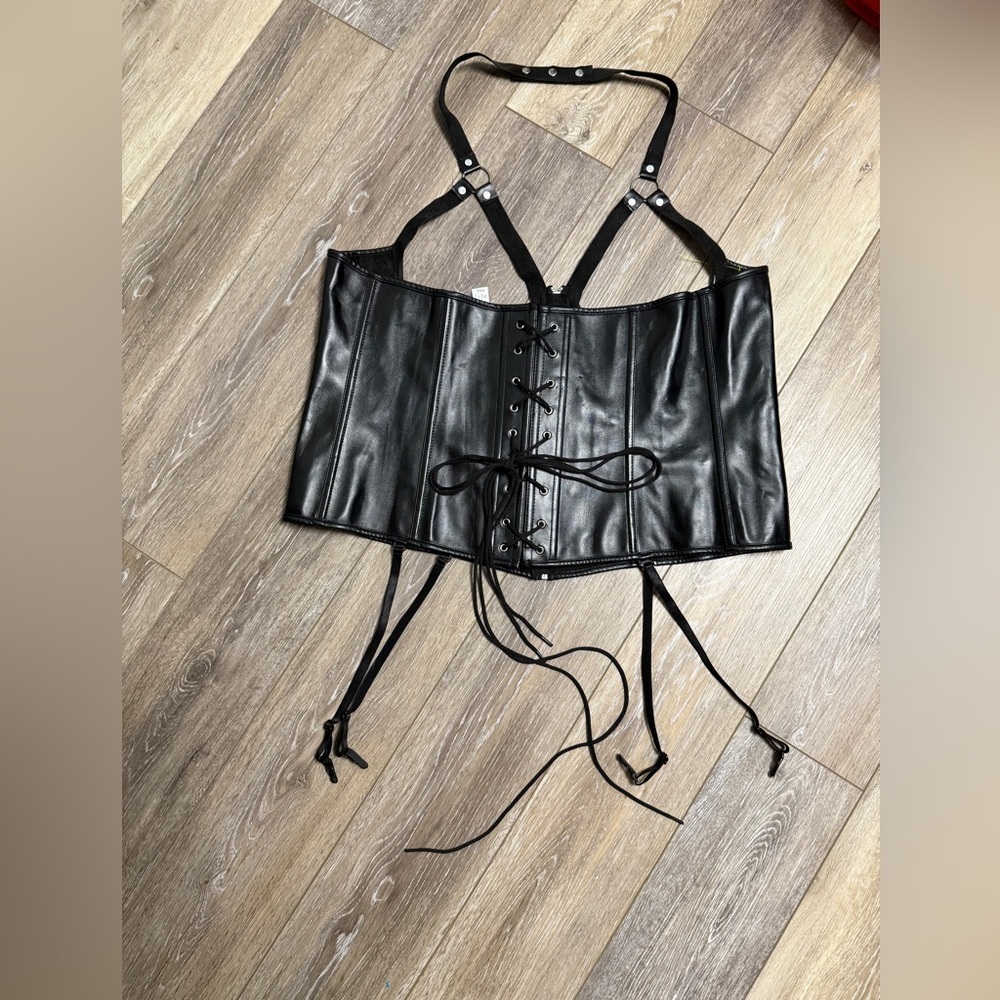 #9). Size 6X Black Faux Leather Corset with Straps - Picture 2 of 4